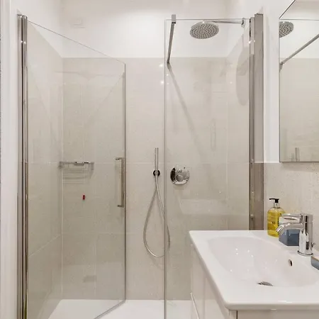 Amazing With Botanic Touch In The Center Appartement